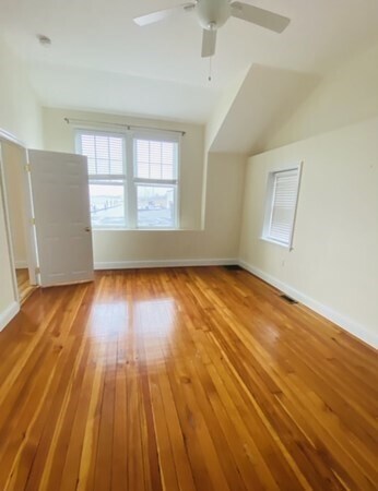 Building Photo - 554 Pleasant St