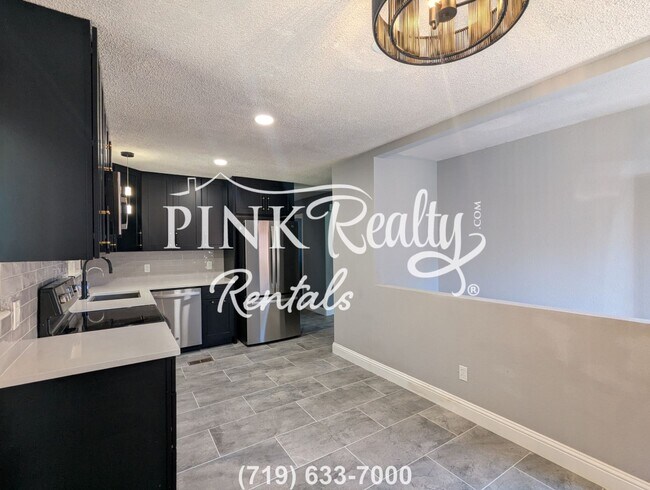 Building Photo - 2534 Ivanhoe Dr