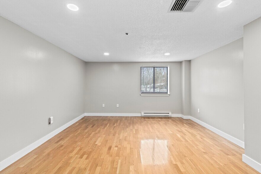 Building Photo - 200 Burkhall St