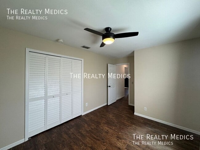 Building Photo - 2601 Bridle Dr