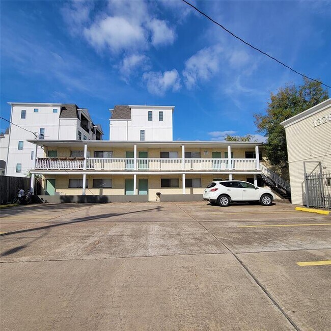 Primary Photo - 1328 Bomar St