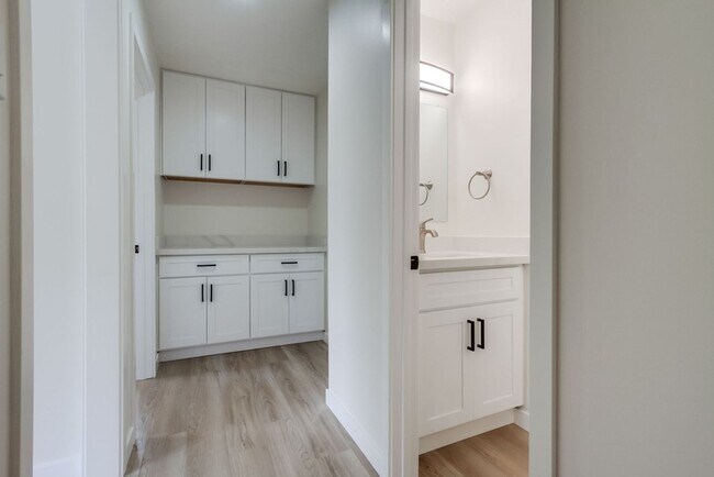 Building Photo - Charming Fully Remodeled 3-Bedroom Home in...