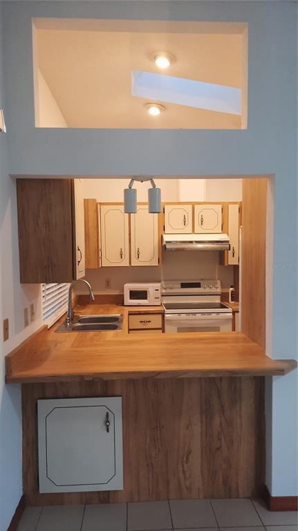 Building Photo - 62 Burbank Dr