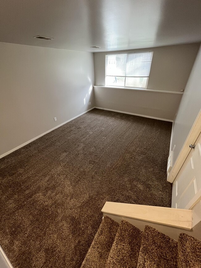 Building Photo - 7992 Green Meadow Ct