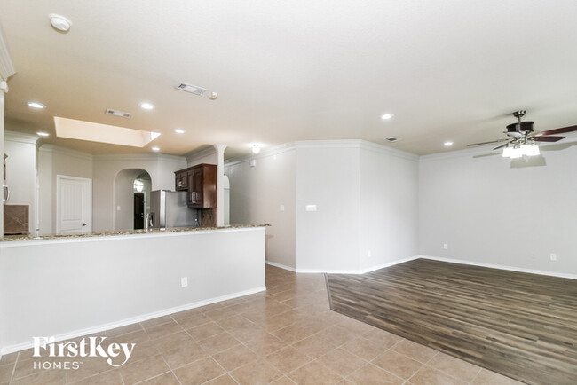 Building Photo - 621 Bareback Ln