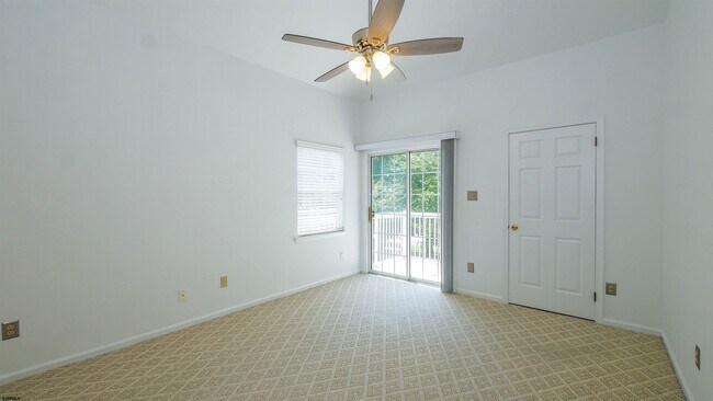 Building Photo - 550 Central Ave