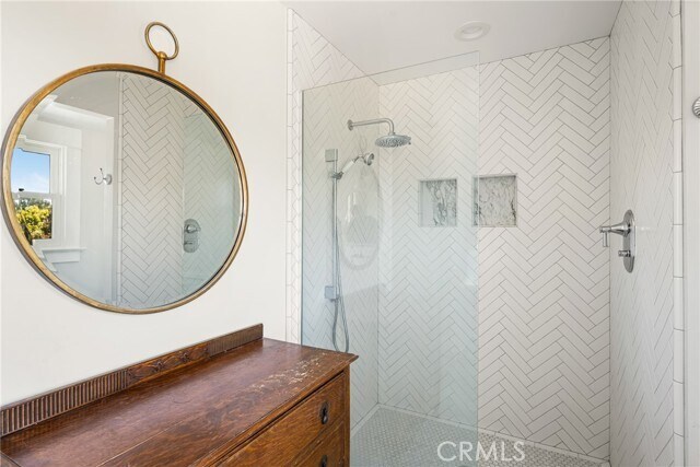 Building Photo - 390 N Cambridge St