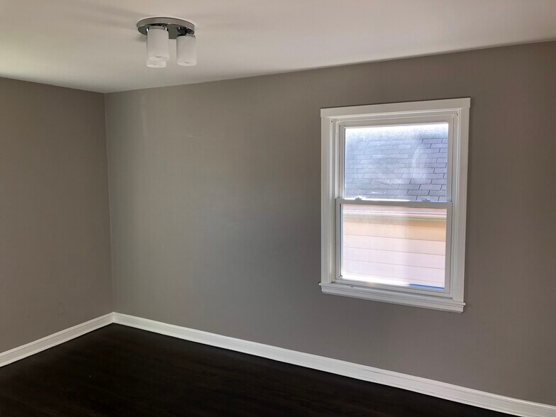 Building Photo - 3306 S 7th St