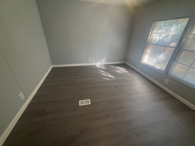 Building Photo - FOR RENT