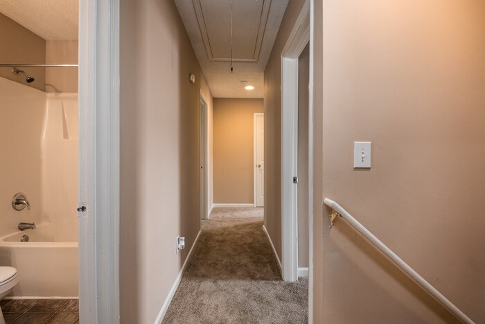 Building Photo - 951 Grass Hollow Ct