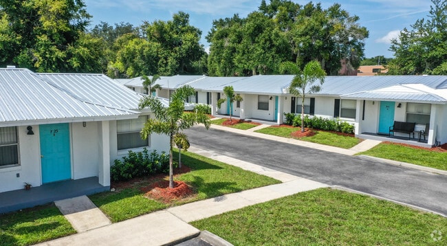 Building Photo - City Walk Villas | 1 & 2 Bedroom Apartments in Mount Dora, FL