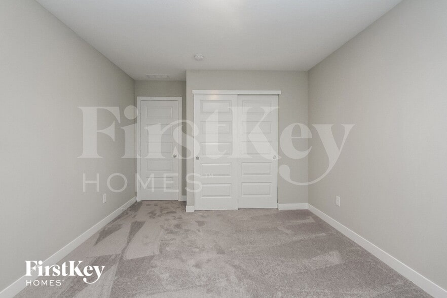 Building Photo - 2335 S Carlota Dr