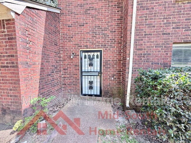 Building Photo - 6007 Hickory Cove