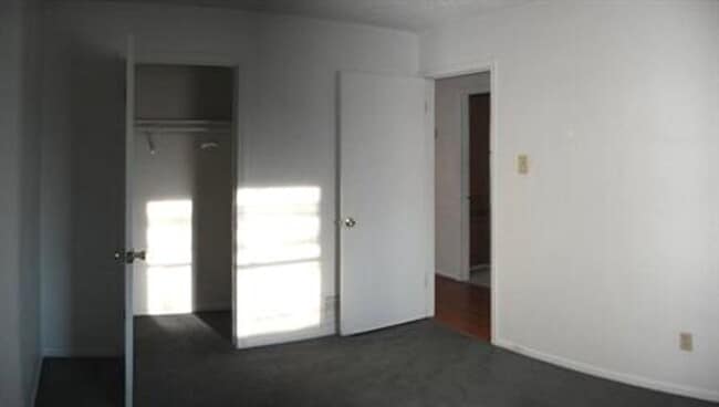 Building Photo - 222 Bridle Dr
