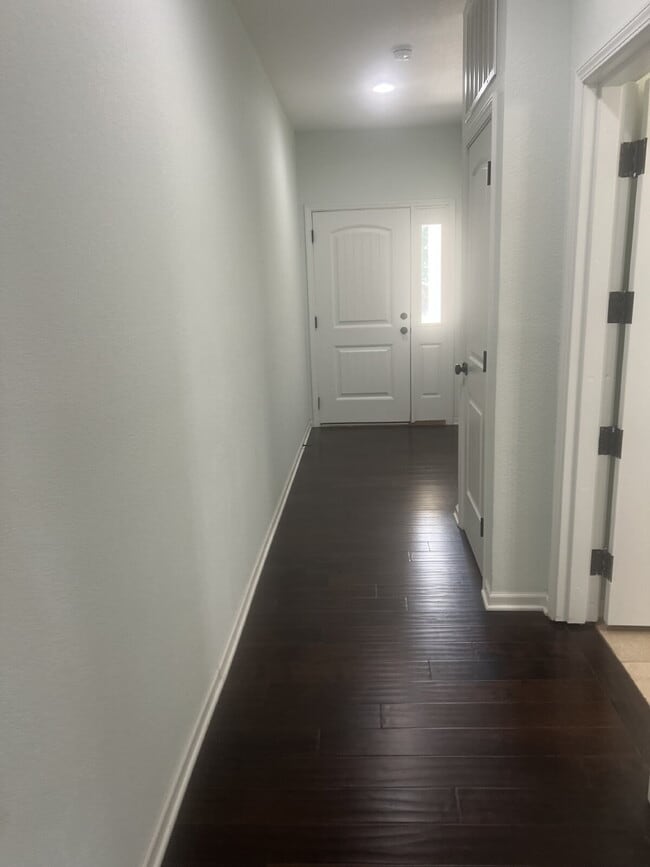 Building Photo - 2 Bed, 2.5 Bath Townhouse - Shawnee, KS