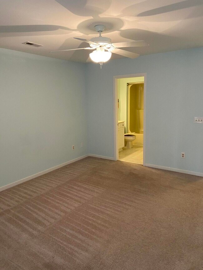 Building Photo - 1507 Military Cutoff Rd