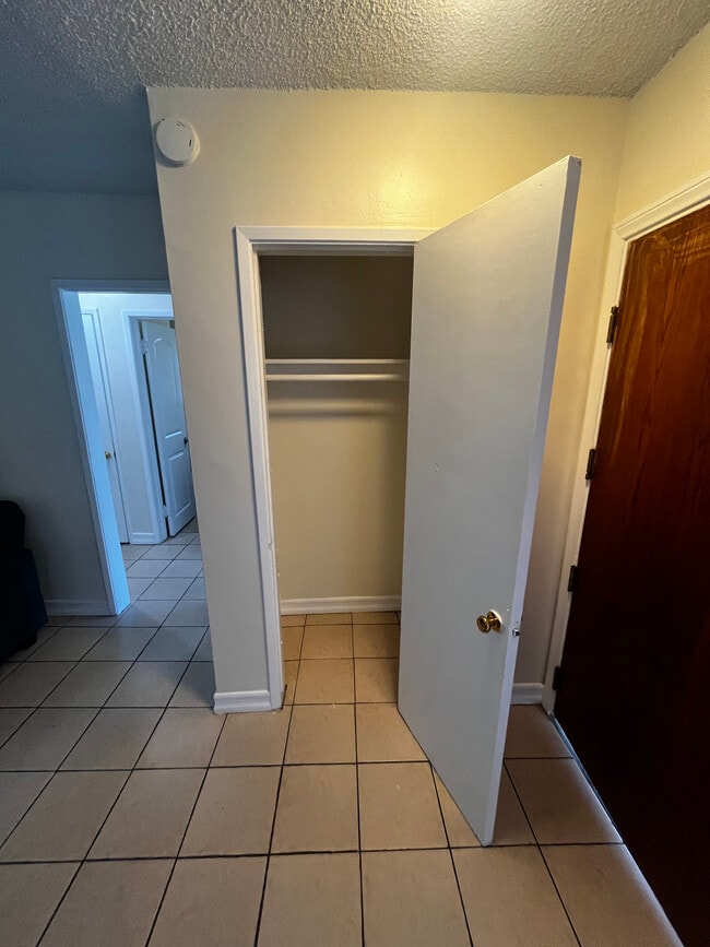 Building Photo - 2716 W 101st St