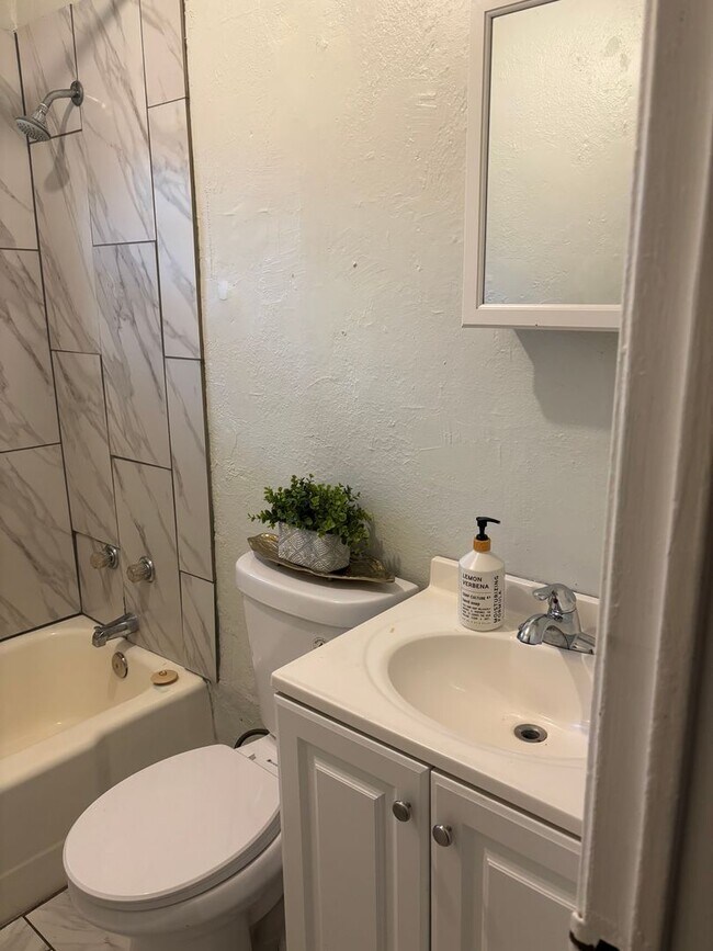 Building Photo - 5317 Lee Ave