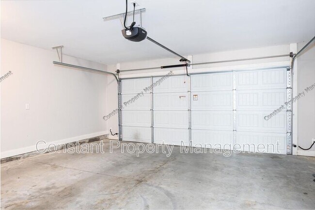 Building Photo - 220 Allentown Ln