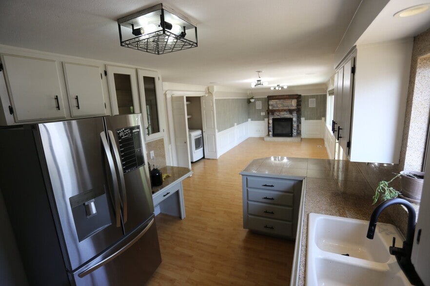 Building Photo - 9239 W Zuni Dr