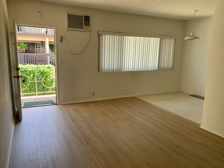 Building Photo - 454 S Oak Knoll Ave