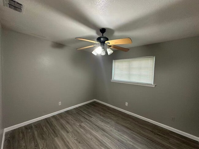 Building Photo - Great location!! Dont miss this 3 Bed house with a good rent
