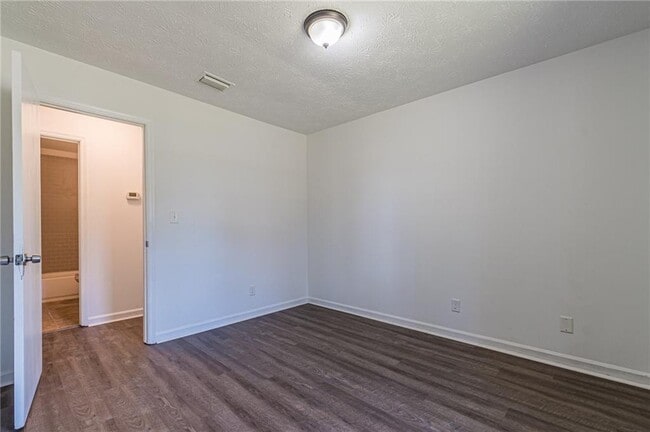 Building Photo - 926 Live Oak Ct