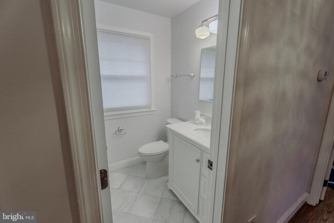 Building Photo - 308 Old Court House Rd NE