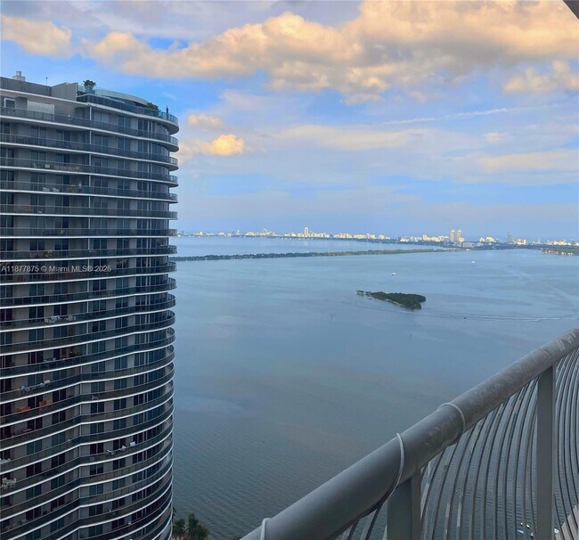 Building Photo - 1750 N Bayshore Dr
