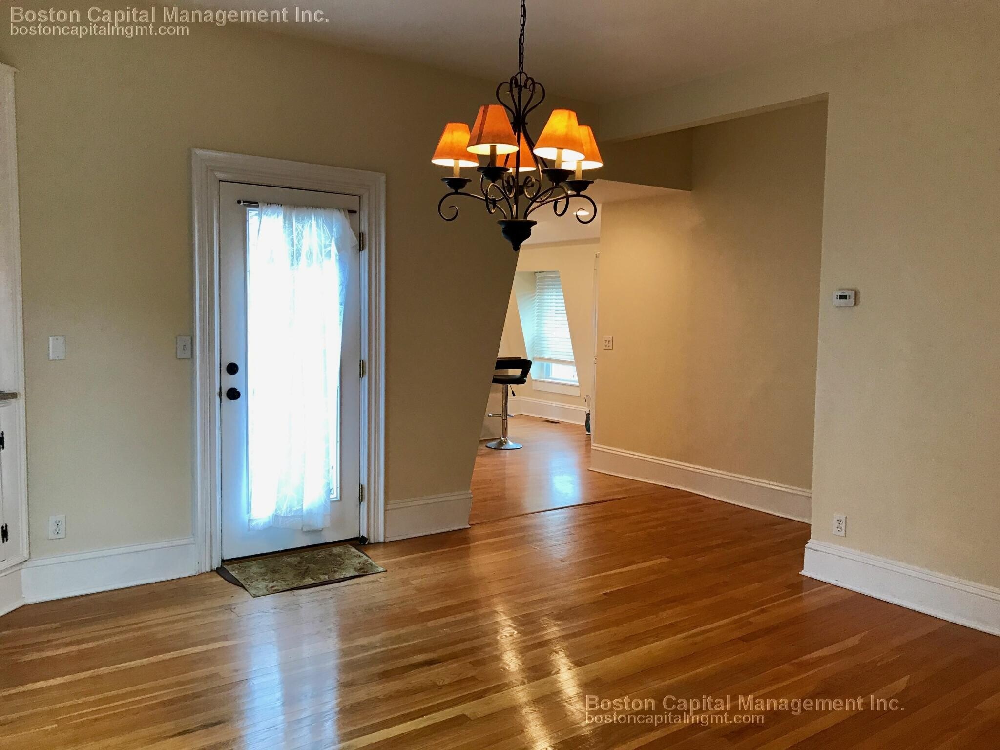 Building Photo - 674 Main St