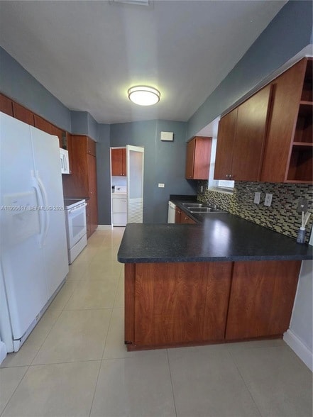 Building Photo - 2834 SW 37th Ave