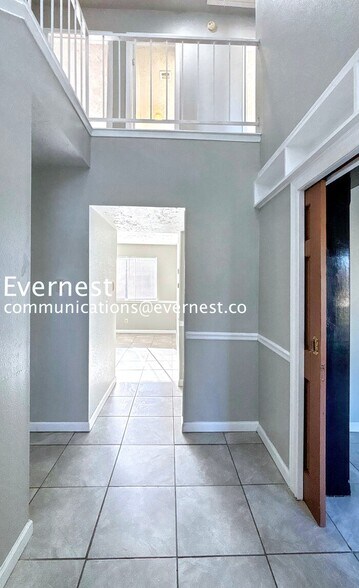 Building Photo - 2315 Hampton Rd