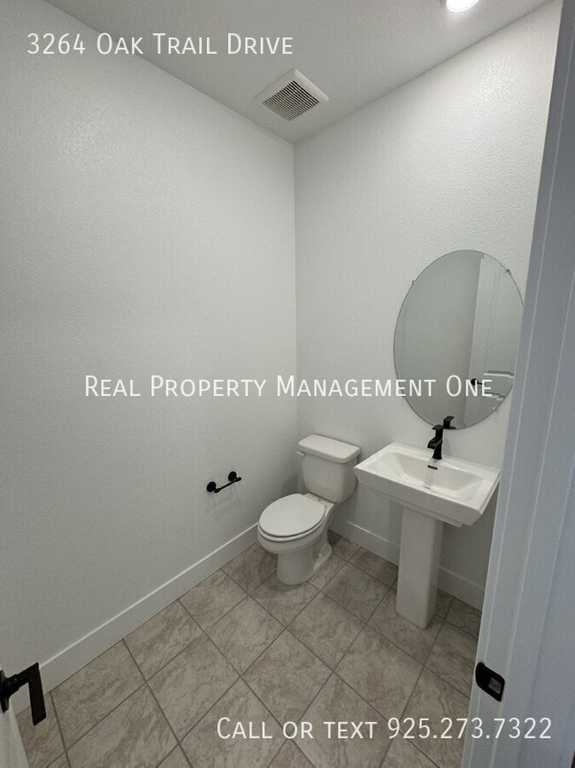 Building Photo - 3264 Oak Trl Dr