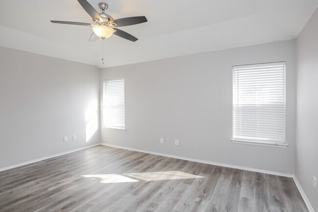 Building Photo - 828 Passive Dr