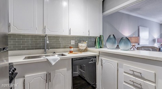 Building Photo - 1 br, 1 bath Apartment - 3535 Sage Rd 510