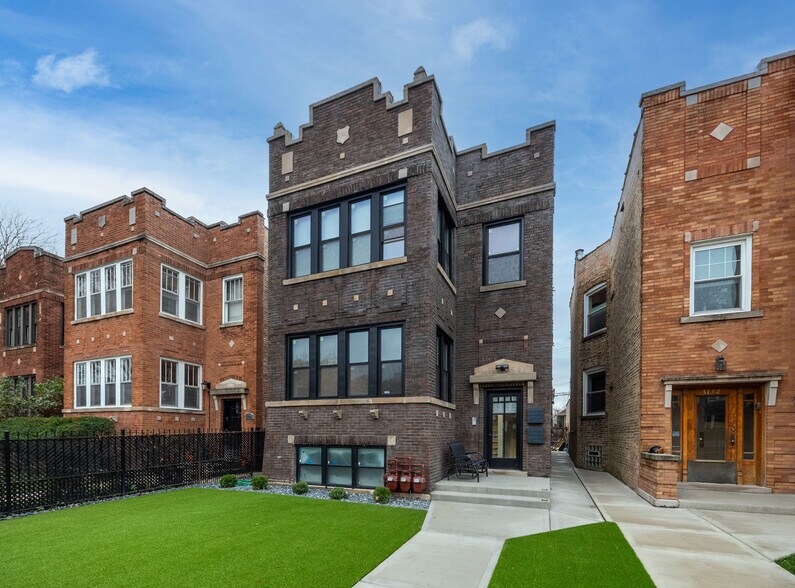 Building Photo - 3708 N Sawyer Ave