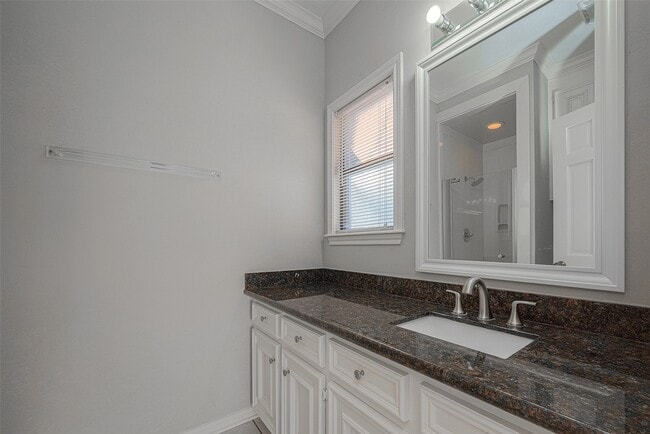 Building Photo - 15714 Sylvan Lake Dr
