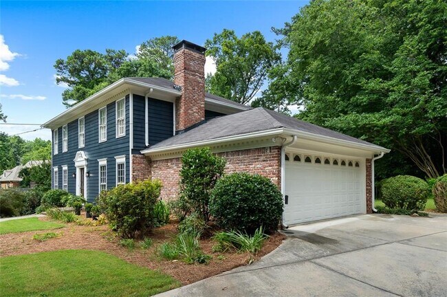 Building Photo - 2340 Castleridge Ct
