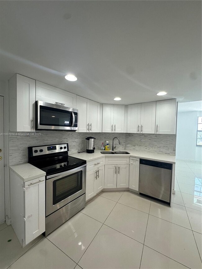 Building Photo - 5255 Collins Ave