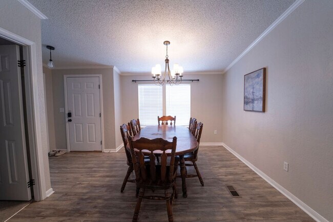 Building Photo - 2988 Lisa Dr