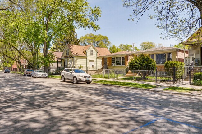 Building Photo - 7638 S Drexel Ave