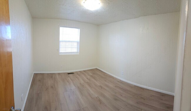 Building Photo - McD--445