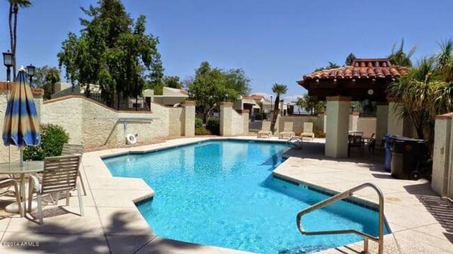 Building Photo - OPEN HOUSE - inquire        LUXURY 2 BEDRO...