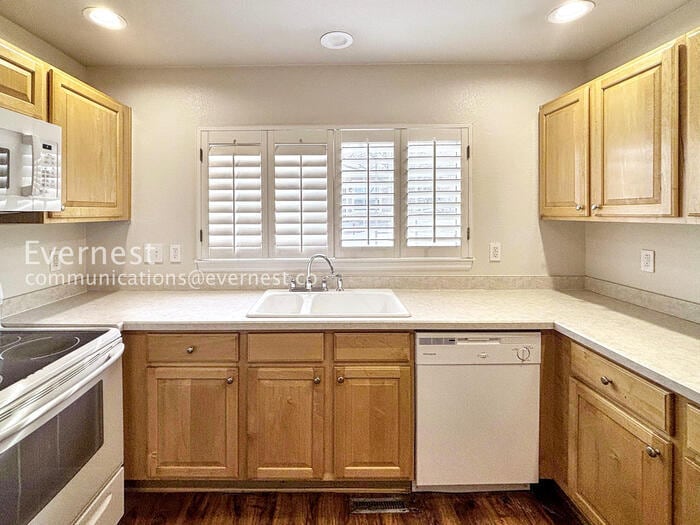 Building Photo - 6249 Trailhead Rd