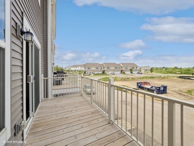 Building Photo - 2718 Fieldcrest Dr