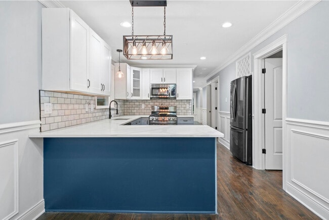 Building Photo - 9347 S Luella Ave