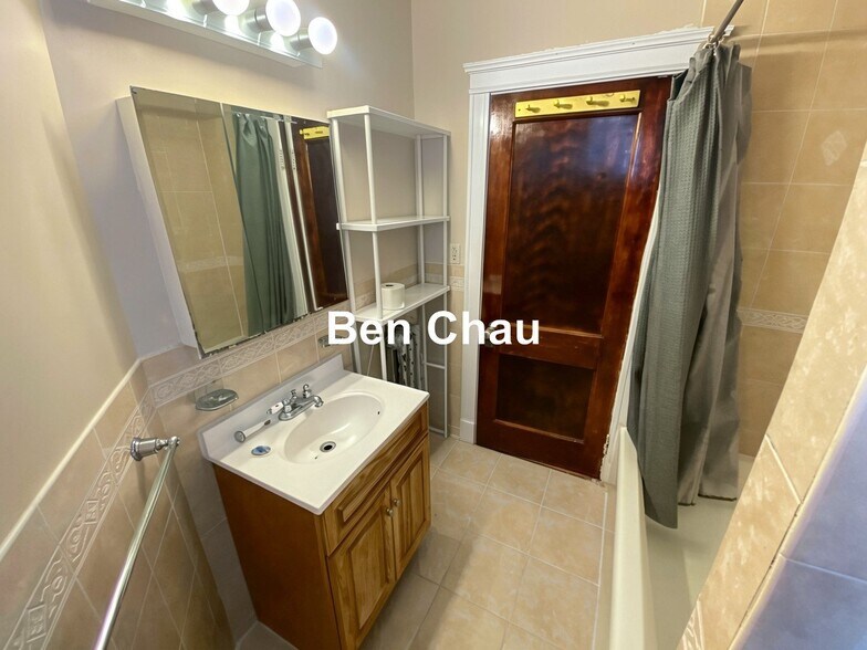 Building Photo - 158 Magazine St