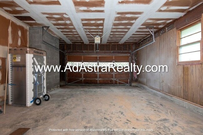 Building Photo - Beautiful Home in Blue Springs-Available in JULY!!