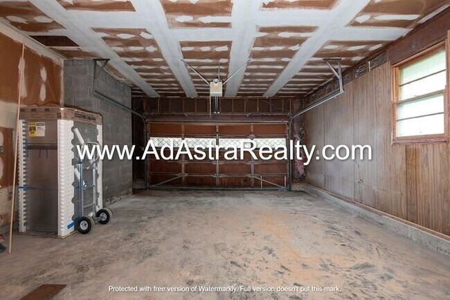 Building Photo - Beautiful Home in Blue Springs-Available NOW!!