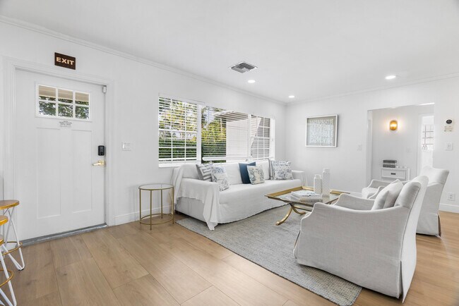 Building Photo - 240 Santa Lucia Dr